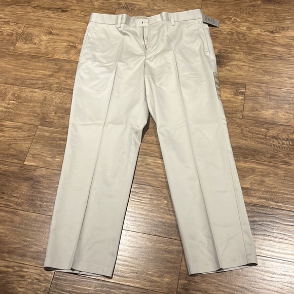 Dockers Classic Fit Signature Khaki flat front pants - Picture 6 of 9
